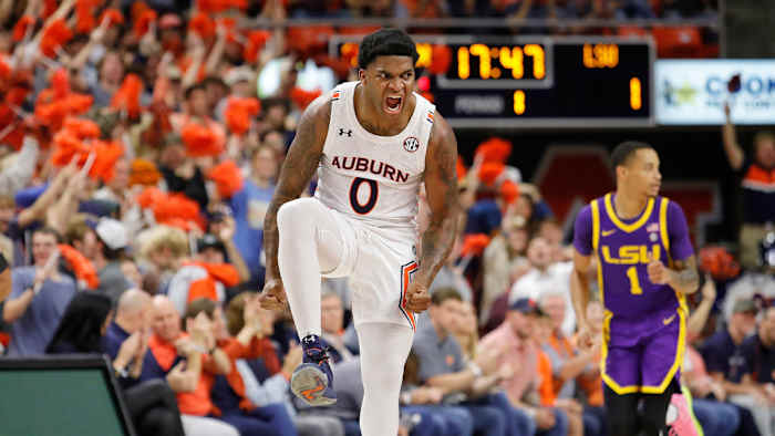 Auburn guard K.D. Johnson resets